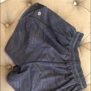 patterned lulu lemon shorts